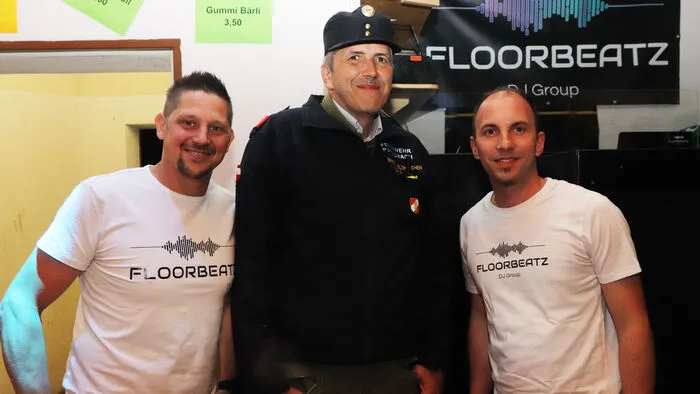 Am Foto von Links: "DJ" Jürgen Struggl, FF-Kommandant Horst Blaha und Kameradschaftsführer &amp; DJ Franz Fortunat in der FF-Disco.