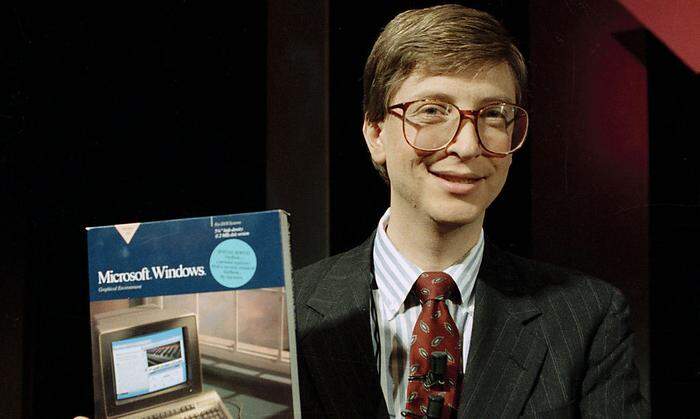 1990: Gates stellt fünf Jahre nach dem Windows-Start die Version 3.0 vor 
