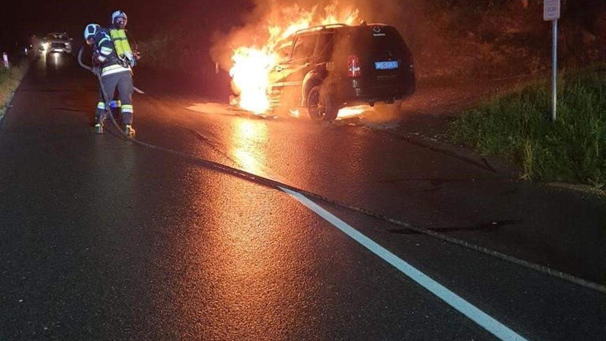 Das Fahrzeug brannte vollständig aus