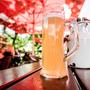 Themenbild: Ein großes Bier in einem Gastgarten | Ein Krügerl Bier kostet in Graz bis zu 5,40 Euro