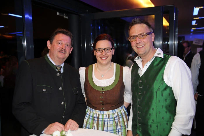 Einen Volltreffer landeten die Organisatoren Vizebürgermeister Siegfried Stadlhofer, Johanna Klammler und Franz Josef Walcher mit ihrem 1. Passailer Gemeindeball. Mehr vom Ballgeschehen können Sie beim Durchblättern der Bildergalerie sehen.