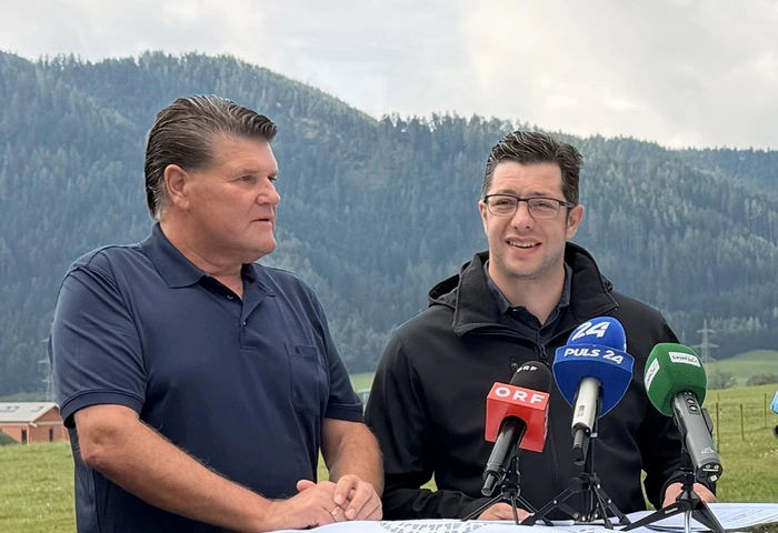Bürgermeister Erich Ofner (Kraubath) und Richard Judmaier (Landwirtschaftskammer Leoben) machen sich große Sorgen wegen des Parasitenbefalls