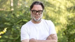 18.08.2025, Gröbming, Steiermark, Österreich (Austria): Alfred Mayerhofer ist Kostümbildner und wurde 2025 von der Deutschen Akademie für Fernsehen mit der DAfFNE für das Kostümbild in der TV-Serie Kafka ausgezeichnet. 
Fotocredit: Martin Huber 