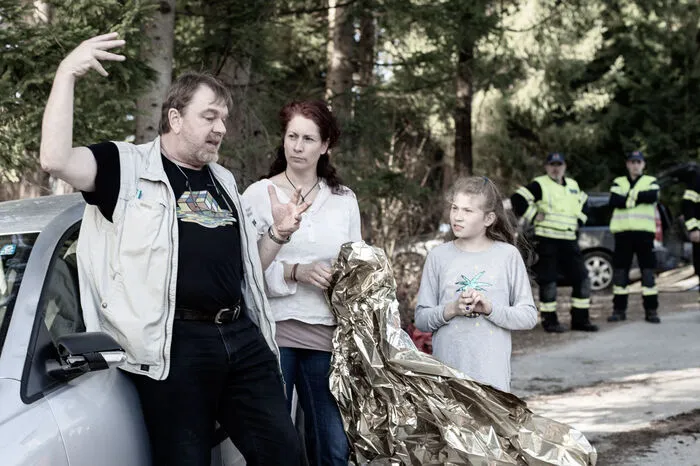 Regisseur Wolfgang Scherz (ganz links) und sein Team drehten dafür auch eine Szene mit einem Wildunfall am Heiligen Berg in Bärnbach.