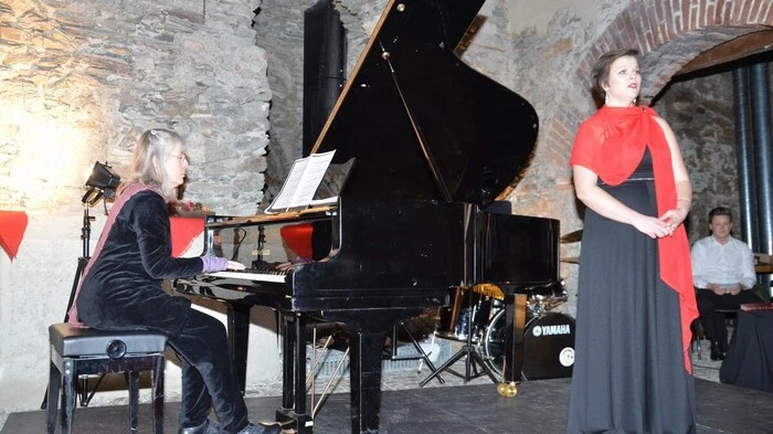 Für Musikschuldirektor Wolfgang Fleischhacker war das Konzert von Verena Moser, Anna Gitschthaler (beide Gesang), Florian Fradler (Klavier), Roman Samberger (Percussion) und Andrea Ertlschweiger (Korrepetition) ein kleines Neujahrkonzert in Murau.