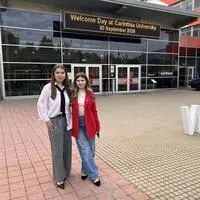 Myroslava Myronenko und Catalina Rosu sind zwei der rund 1800 Studierenden am CU Standort in Villach