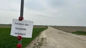 Aktuell finden Vorarbeiten für den ersten, oberirdischen Abschnitt der umstrittenen Schnellstraße statt