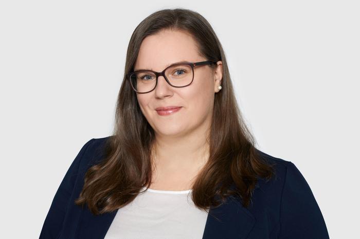 Julia Mäder, ist bei BDO und Expertin für Arbeits-, Sozialversicherungs- und Lohnsteuerrecht