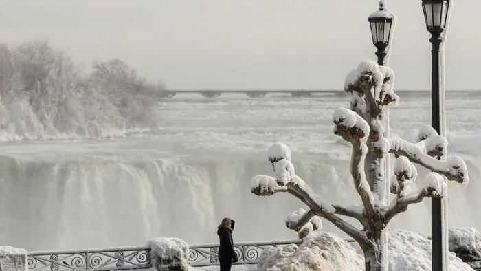 Eine besondere Augenweide sind derzeit die Niagara-Fälle in Kanada.