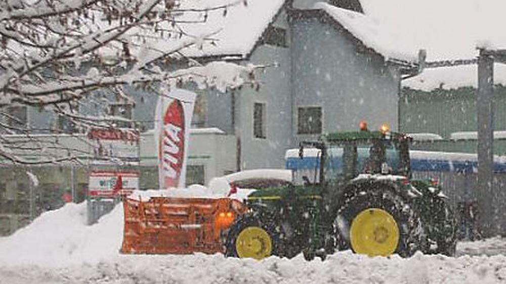 Der Maschinenring räumt nun auch in Rosegg den Schnee