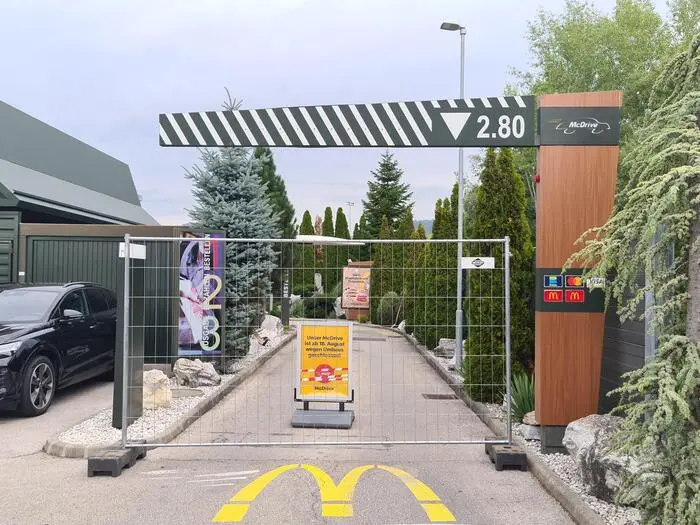 Der McDrive ist bis 21. Oktober umbaubedingt geschlossen, künftig wird es zwei Bestellsäulen geben