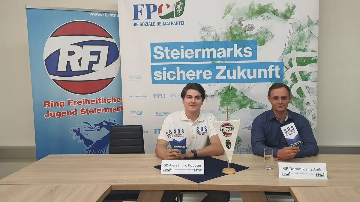 RFJ-Landesobmann Alessandro Kopeter (l.) und der RFJ-Bezirksobmann GR Dominik Hrastnik im Rahmen der Pressekonferenz