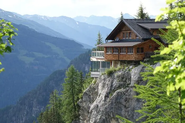 Die eindrucksvolle Lage der Dolomitenhütte in den Lienzer Dolomiten
