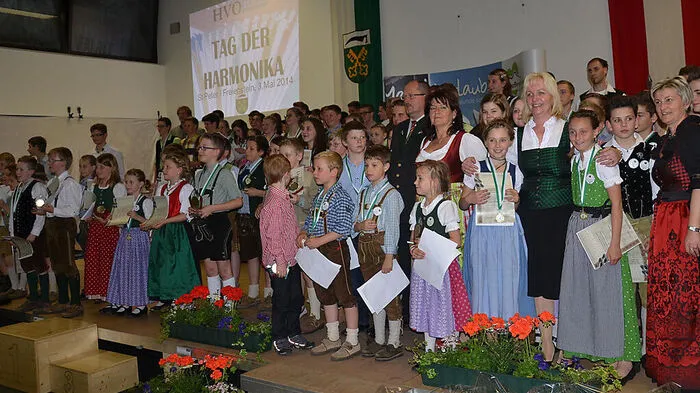Großer Andrang auf dem Schlussbild des Tages der Harmonika vor zwei Jahren in St. Peter/Freienstein