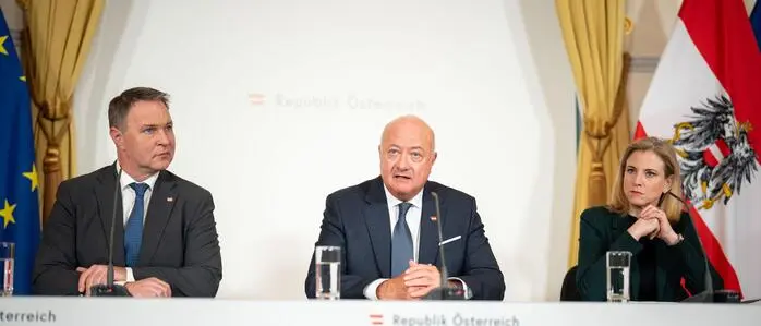 Vom Leben in einer komplizierten Dreierkoalition: Babler, Stocker und Meinl-Reisinger
