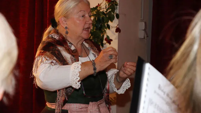 Am Foto die Chorleiterin Gerhild Domänig vom "Singkreis Glanhofen".
