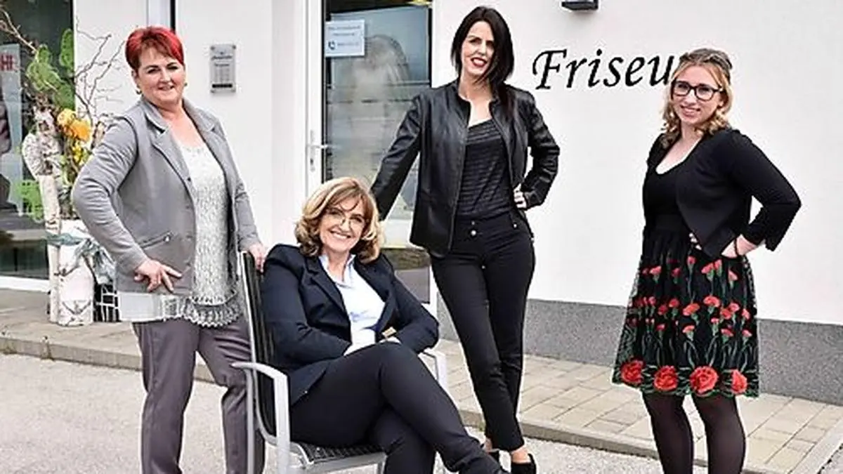 Angelika Bergner (Zweite von links) mit ihrem Team vom "Haarparadies"