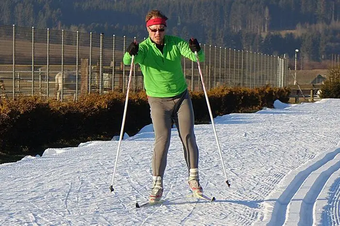 Die Langläufer umrundeten die bestens präparierte Loipe im Sportzentrum und die Eislauffreunde konnten in der Aichfeldhalle ihrem Sport frönen.