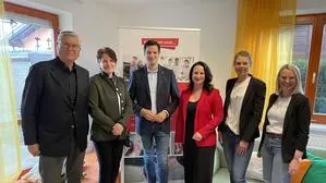 Walter Ferk (Aufsichtsratsvorsitzender Jugend am Werk), die Kobenzer Bürgermeisterin Eva Pickl, Soziallandesrat Hannes Amesbauer, Sandra Schimmler (GF Jugend am Werk), Bezirkshauptfrau Nina Pölzl und Einrichtungsleiterin Eleonora Kapaun-Kübeck-Montenuovo 