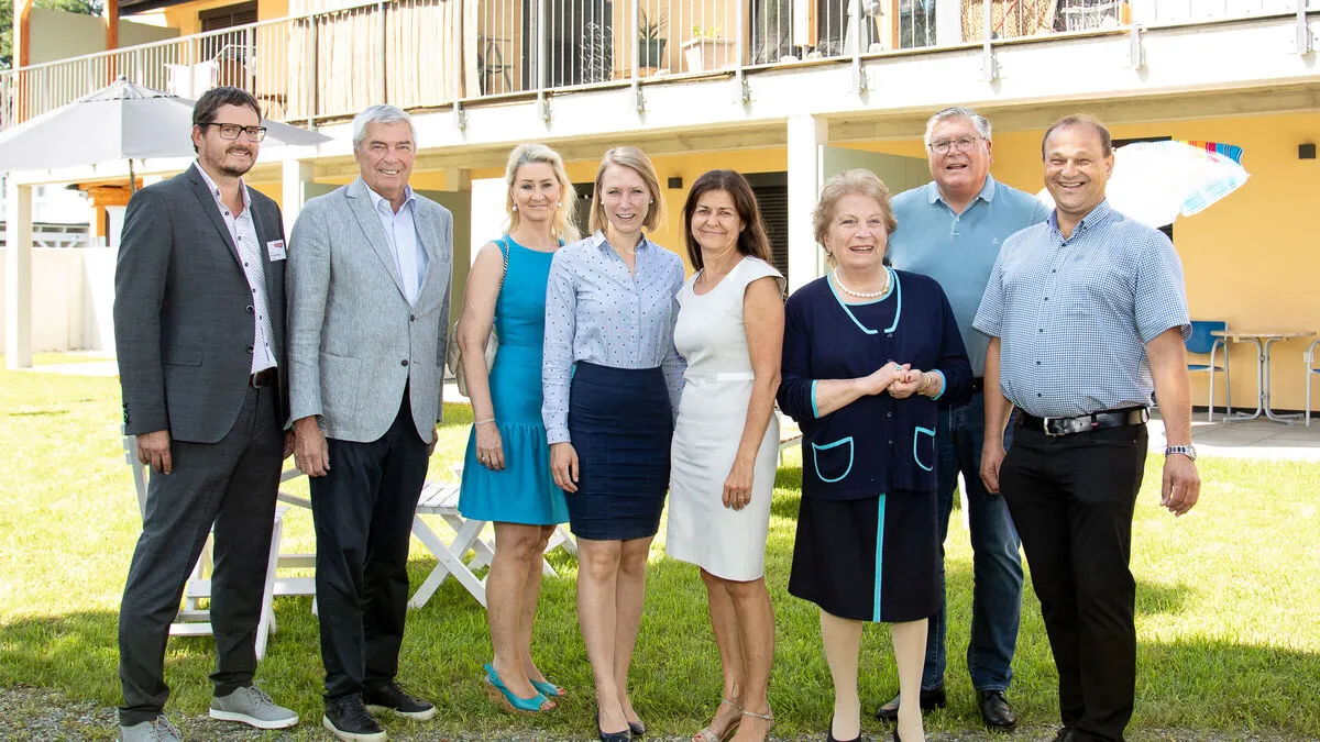 Hannes Knittelfelder, Wolfram Sacherer, Bezirkshauptfrau Elke Schunter-Angerer,   Labg. Julia Majcan, Landesrätin Doris Kampus,  Anna Rieder, Walter Ferk, und Bürgermeister Klaus Strein bei der Eröffnung
