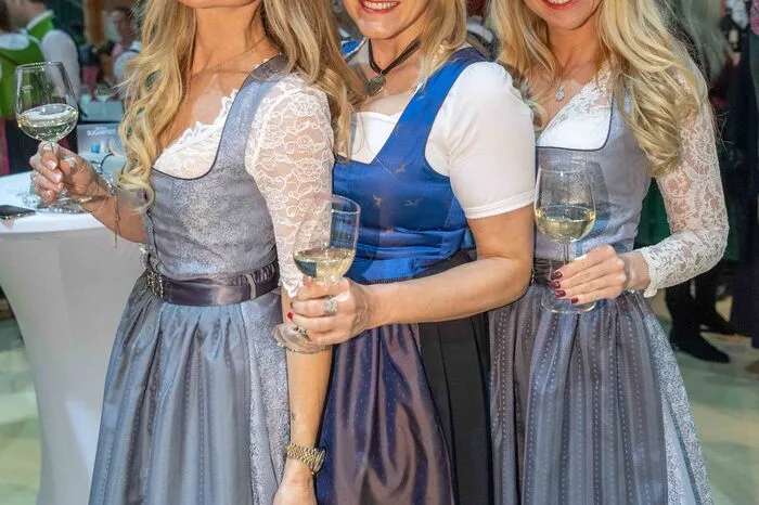 Ganz Ton in Ton bei der Dirndl Mode.
