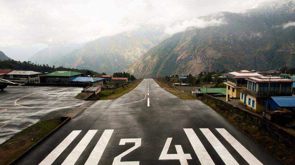 Der Flughafen von Lukla inmitten von nepalesischen Bergen auf einer Höhe von mehr als 2.800 Metern gilt als einer der gefährlichsten der Welt