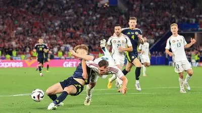Football - UEFA EURO, EM, Europameisterschaft,Fussball 2024 - Group A - Scotland v Hungary 23rd June 2024 - UEFA EURO 2024 - Group A - Scotland v Hungary - Willi Orban of Hungary tangles with Stuart Armstrong of Scotland and no penalty is awarded - Photo: Simon Stacpoole / Offside. Stuttgart Germany *** Fußball UEFA EURO 2024 Gruppe A Schottland gegen Ungarn 23. Juni 2024 UEFA EURO 2024 Gruppe A Schottland gegen Ungarn Der Ungar Willi Orban ringt mit dem Schotten Stuart Armstrong und es gibt keinen Elfmeter Foto Simon Stacpoole Abseits Stuttgart Deutschland PUBLICATIONxINxGERxSUIxAUTxONLY Copyright: xSimonxStacpoolexOffside