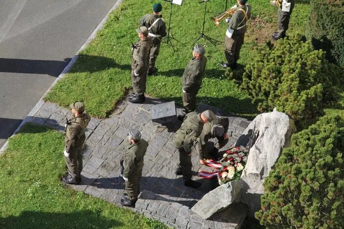 Im Zuge der Angelobung wurde auch ein Kranz zu Ehren der Gefallenen und der Toten beider Weltkriege niedergelegt und der Traditionstag der Spittaler Hochgebirgssoldaten begangen.