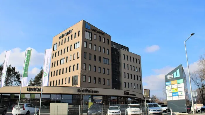 Sieben Stockwerke hoch erstreckt sich das neue Gleisdorfer Unit Center an der Gleisdorfer Stadteinfahrt.