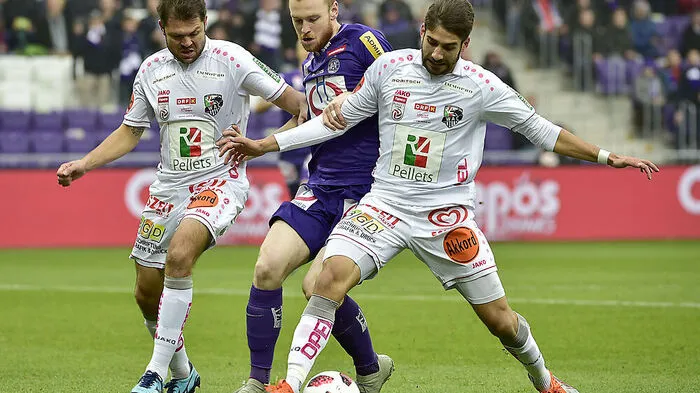 WAC (Rnic, Novak) spielt gegen die Austria (Friesenbichler)