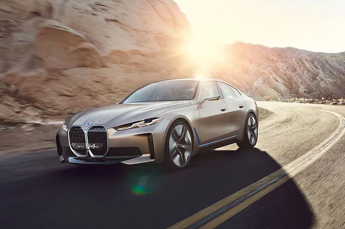 Die Batterie wiegt 550 Kilogramm und speichert rund 80 kWh, die für eine Reichweite von bis zu 600 Kilometern nach dem WLTP-Zyklus gut sein sollen.