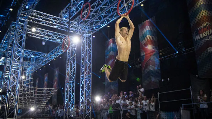 Bekannt aus Japan, nun auch in Österreich angekommen: Die TV-Actionshow „Ninja Warrior“. Jede Woche treten 40 Athleten an, um den härtesten Parcours der Welt zu meistern. Unter die Finalisten hat es der St. Veiter Surflehrer Matthias Erlacher geschafft. Doch die Konkurrenz schläft nicht: In den nächsten Wochen gehen weitere Kärntner an den Start. Preisgeld: 44.444 Euro! Dienstags, 20.15 Uhr, Puls 4