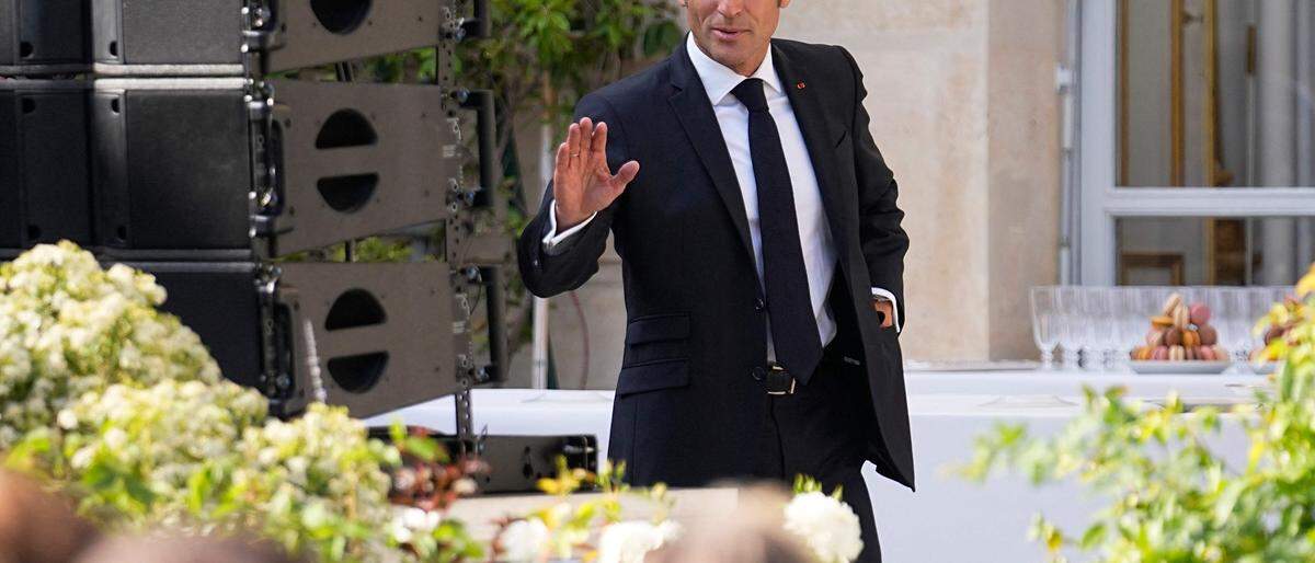  Emmanuel Macron hat seinen Staatsbesuch in Deutschland wegen der anhaltenden Krawalle in Frankreich abgesagt. 