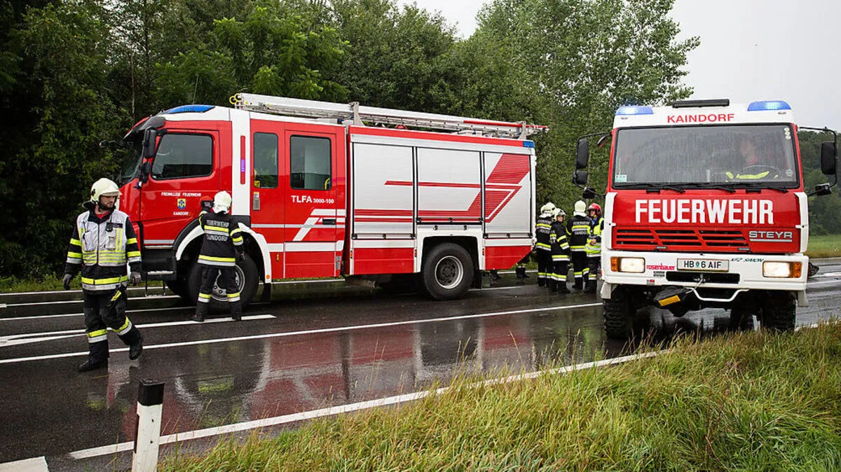 Nach einem Unfall auf der B 54 musste die Kaindorfer Wehr drei Tote bergen.