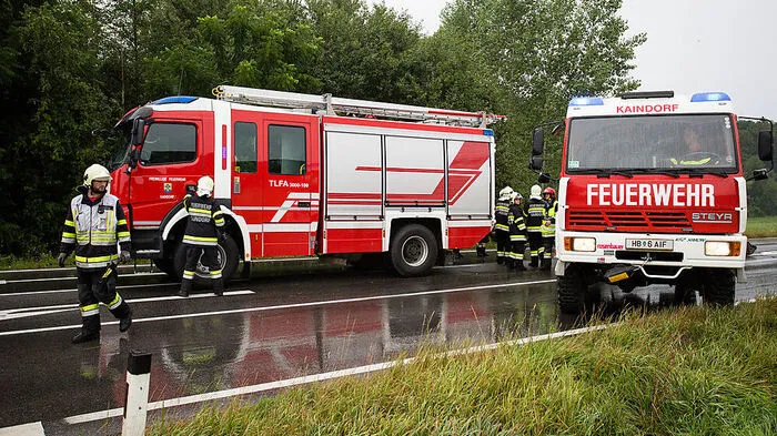 Nach einem Unfall auf der B 54 musste die Kaindorfer Wehr drei Tote bergen.