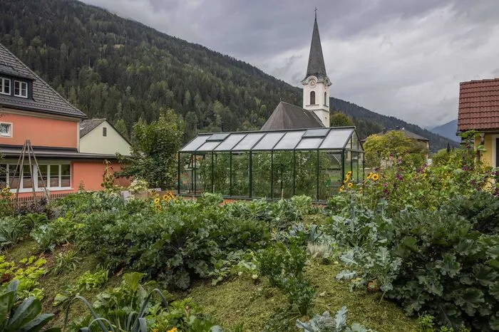 Damit wird unter anderem auch das Gewächshaus beheizt.