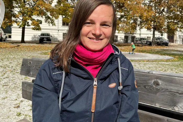 Olivia Hall, Leoben, Lehrerin: Ich bin absolut für die Vier-Tage-Woche, sowohl für Kinder, als auch in der Arbeitswelt. In vier Tagen kann eventuell sogar mehr weitergehen als in fünf Tagen. Gleichzeitig steigen die Anforderungen, die Ansprüche werden mehr und die Arbeitsbelastung nimmt psychisch und körperlich zu - ein Zwei-Tages-Wochenende reicht da für viele nicht aus. Ich denke, dass eine Vier-Tage-Woche auch zur besseren Vereinbarkeit von Beruf und Familie beitragen würde.