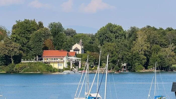 Das Ufer vor Maria Loretto erfreut sich im Sommer großer Beliebtheit.