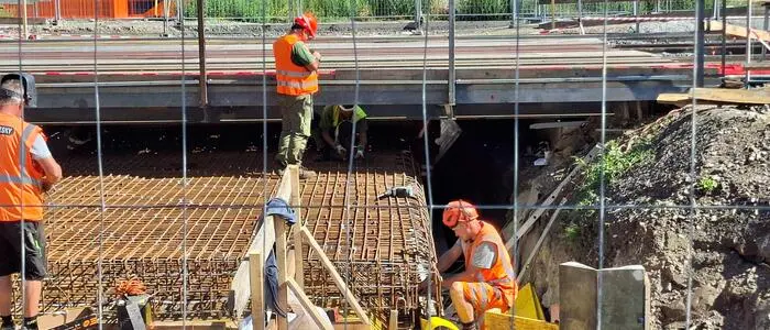 Eine Baustelle bei einem Zuggleis