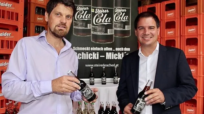 "Steirer-Cola"-Hersteller Erwin Haider mit LH-Vize Michael Schickhofer