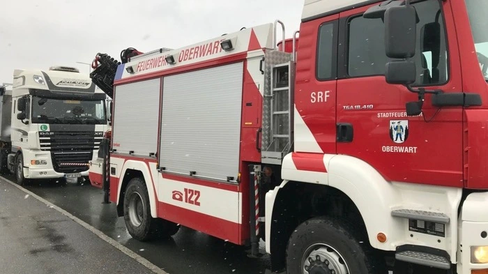 Die Einsatzserie begann am 19. November, als ein liegengebliebener Lkw mit der Abschleppstange von der Straße gezogen werden musste.