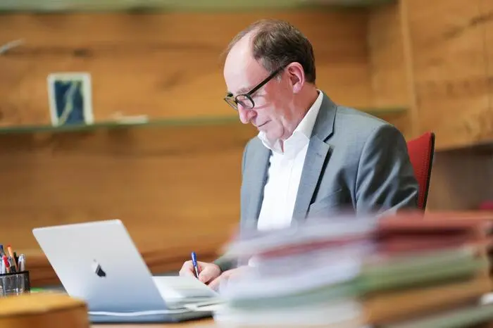 „Wir werden viele Orbans bekommen, und Herbert Kickl wird der Mini-Orban sein wollen.“ - Rückt Europa nach den EU-Wahlen nach rechts, werden wir uns alle noch wundern, meint Gesundheitsminister Johannes Rauch (Grüne).