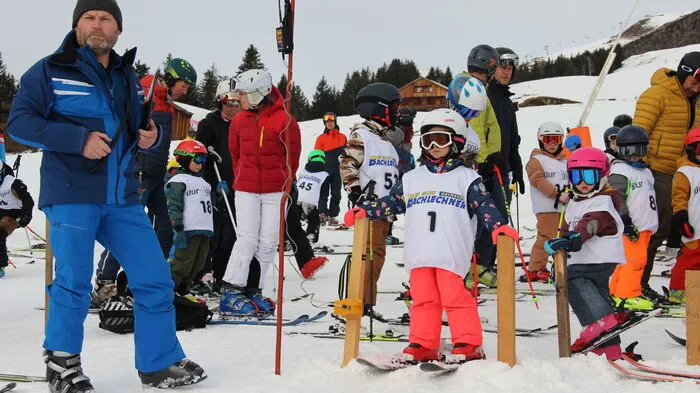 Der skibegeisterte Nachwuchs eilt alljährlich zum Kinderskirennen der Union Gaimberg auf den Zettersfeld/Faschingalm.