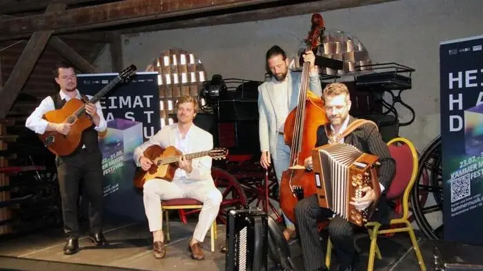 Die Wagenremise im weltberühmten Lipizzanergestüt Piber war am Samstagabend Austragungsort eines Konzertes mit dem Schneeberger & Bakanic-Quartett in Kooperation mit dem Steirischen Kammermusikfestival.