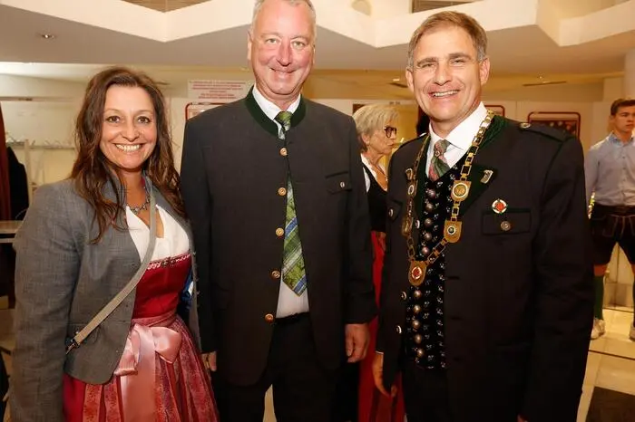 Die Besucherinnen und Besucher waren natürlich in Tracht gekleidet.