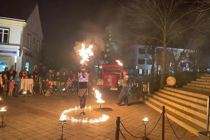 Das Stadtmarketing bot ein unterhaltsames Rahmenprogramm aus Musik, Straßenkunst und Kulinarik.