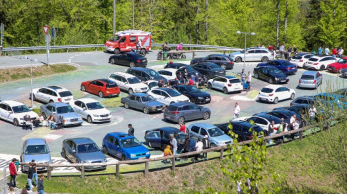 Am Samstag stürmen zahlreiche GTI-Fans den Pyramidenkogel. Die Polizei ist vor Ort.