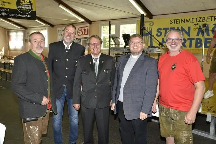 Vereinsobmann Franz Fuchs begrüßte die Vertreter der benachbarten Edelweiß-Ortsgruppen sowie die zahlreich erschienenen Gäste. 1966 vom ehemaligen Postmeister Franz Falk mit 14 Freunden gegründet, zähle die Ortsgruppe Buch derzeit rund 100 Mitglieder, der Frauenanteil liege bei 30 Prozent.
