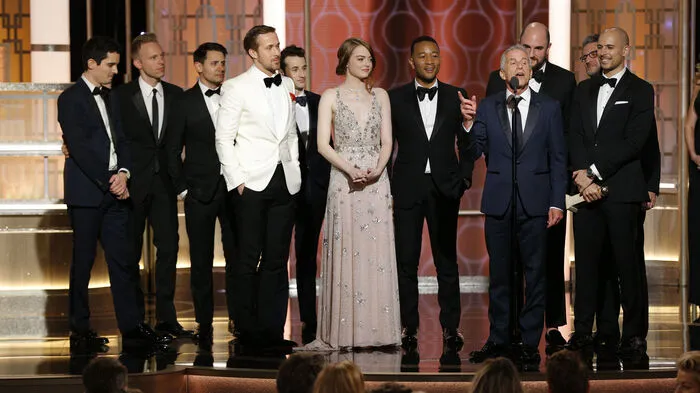 Die Überflieger des Abends: das Team von "La La Land" mit sieben Auszeichnungen u.a. als bestes Musical/Komödie ...