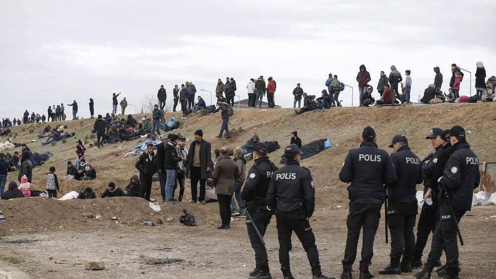Türkische Polizisten an der Grenze zu Griechenland